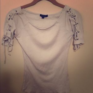 Cute tied white small women’s T-shirt